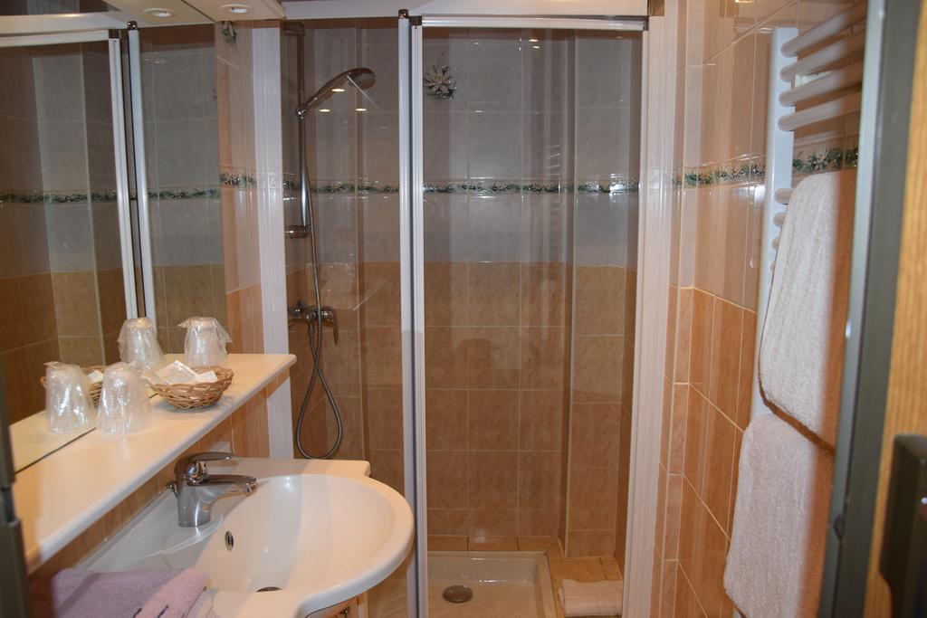 Hotel Bellevue Ayse ภายนอก รูปภาพ